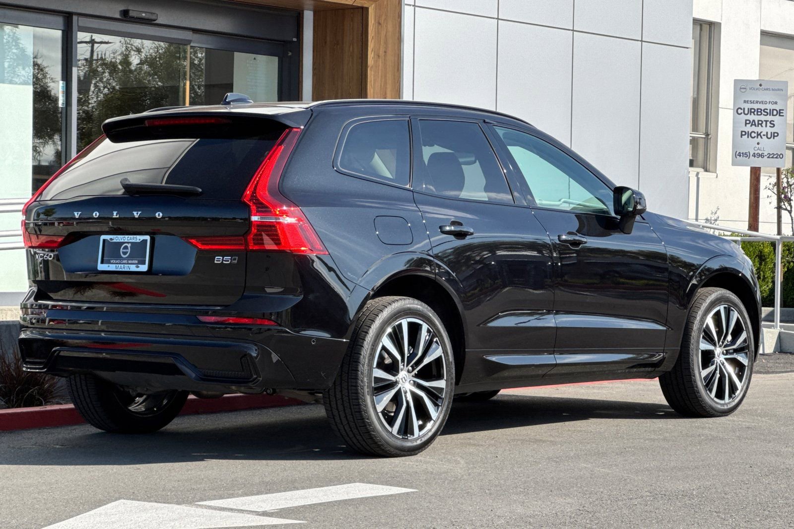 Used 2024 Volvo XC60 B5 Plus w/ Protection Package Premier AWD/4WD image 2