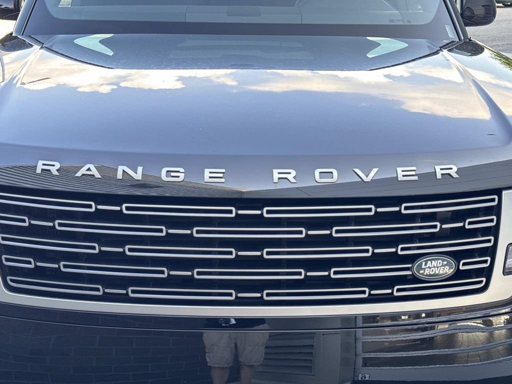 Certified 2025 Land Rover Range Rover SE AWD/4WD image 11