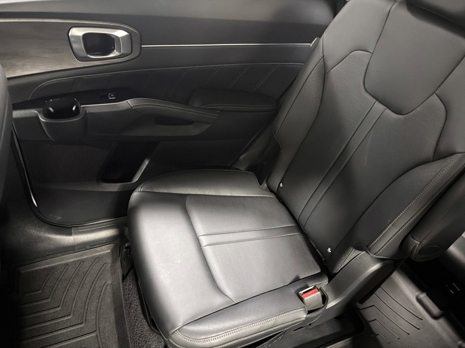 Used 2025 Kia Sorento SX image 16