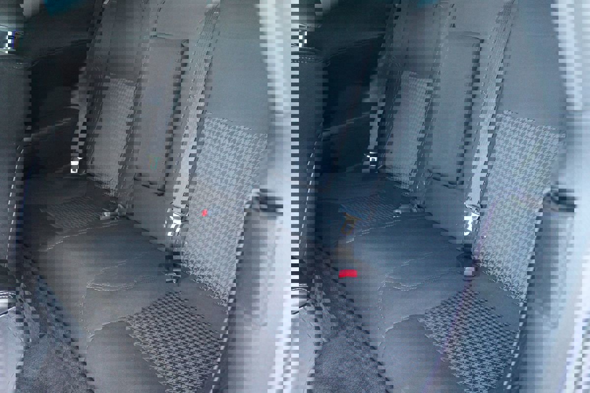 Used 2016 Dodge Challenger SXT image 15