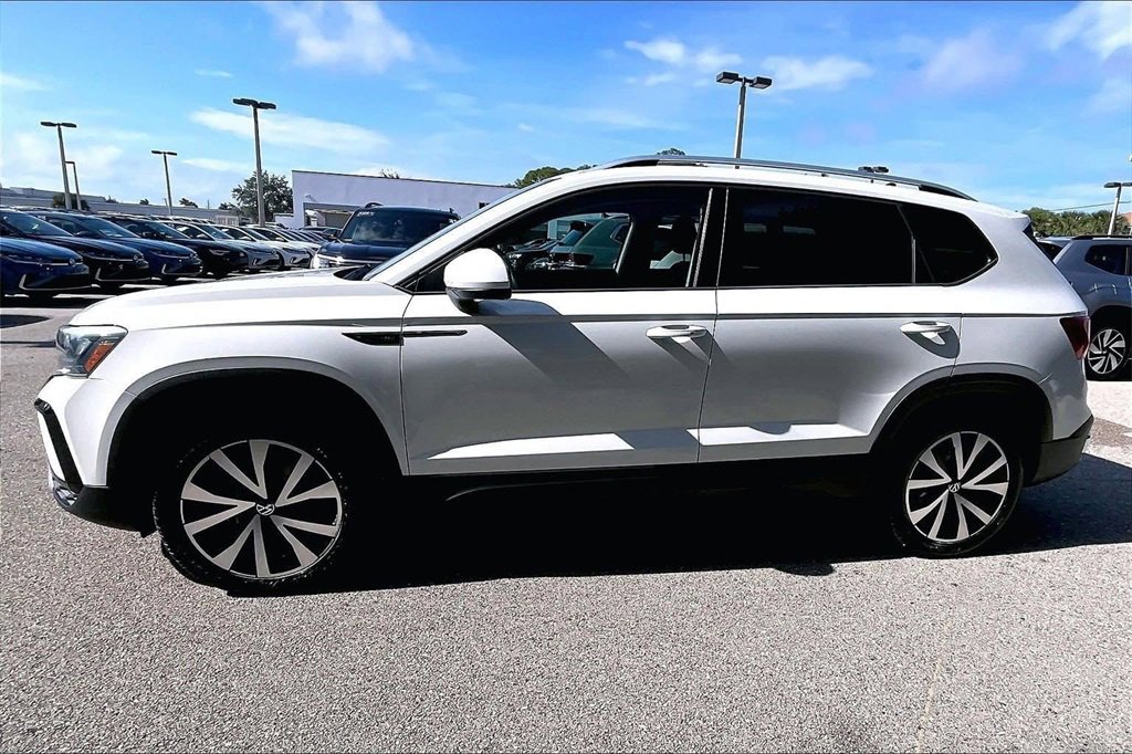 Certified 2022 Volkswagen Taos SE image 8