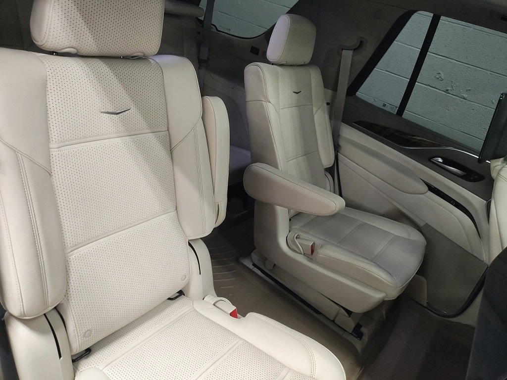 Used 2022 Cadillac Escalade Premium Luxury Platinum image 12