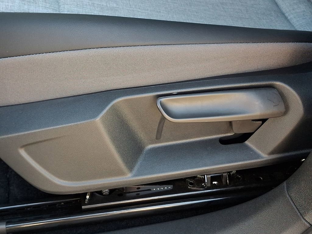 Certified 2025 Volkswagen ID.4 Pro AWD/4WD image 26