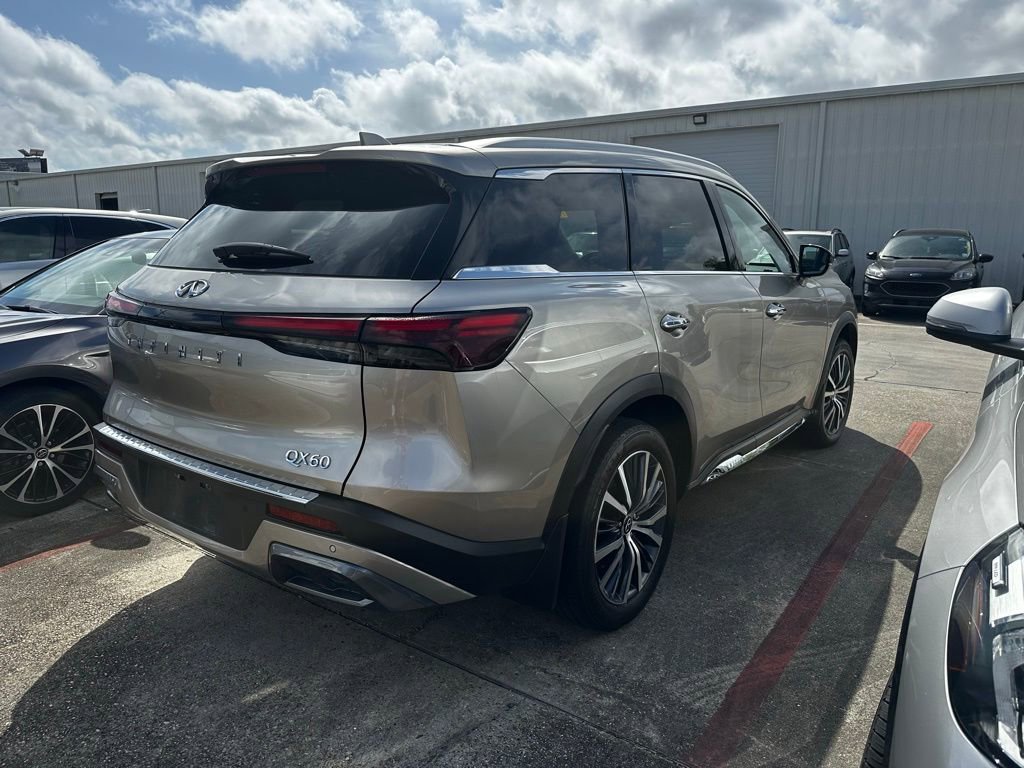 Used 2023 INFINITI QX60 Sensory w/ Cargo Package image 4