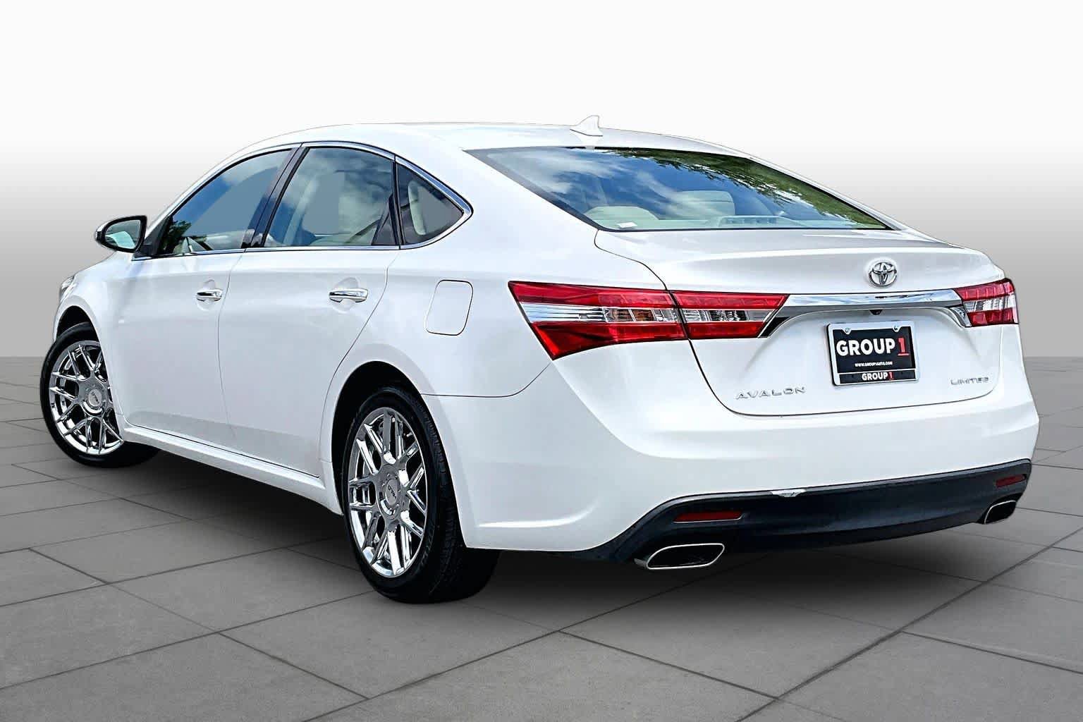 Used 2013 Toyota Avalon Limited w/ Technology Pkg FWD image 12
