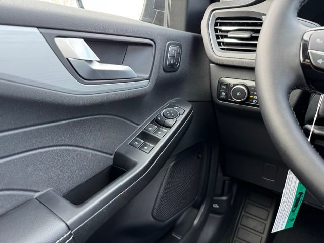 New 2026 Ford Escape SE w/ PHEV Premium Package FWD image 27
