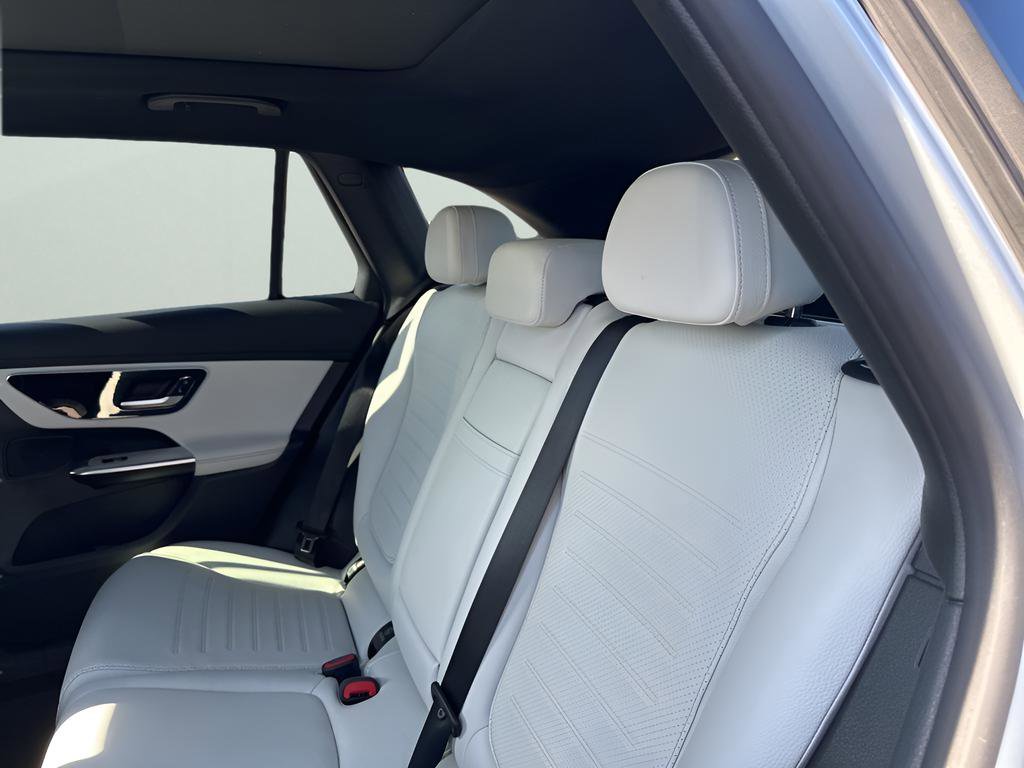 Used 2024 Mercedes-Benz GLC 300 4MATIC w/ AMG Line image 17