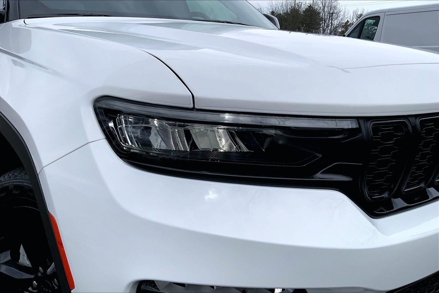 Used 2025 Jeep Grand Cherokee Limited w/ Black Appearance Package image 26