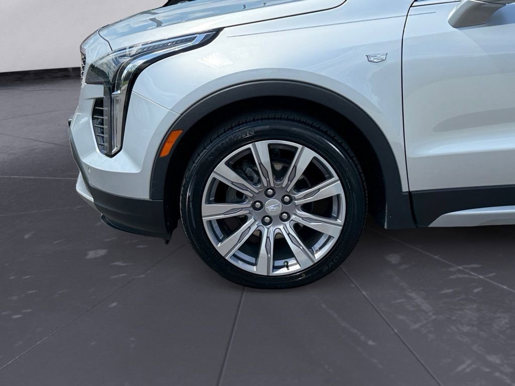 Used 2020 Cadillac XT4 Premium Luxury w/ Cold Weather Package FWD image 9