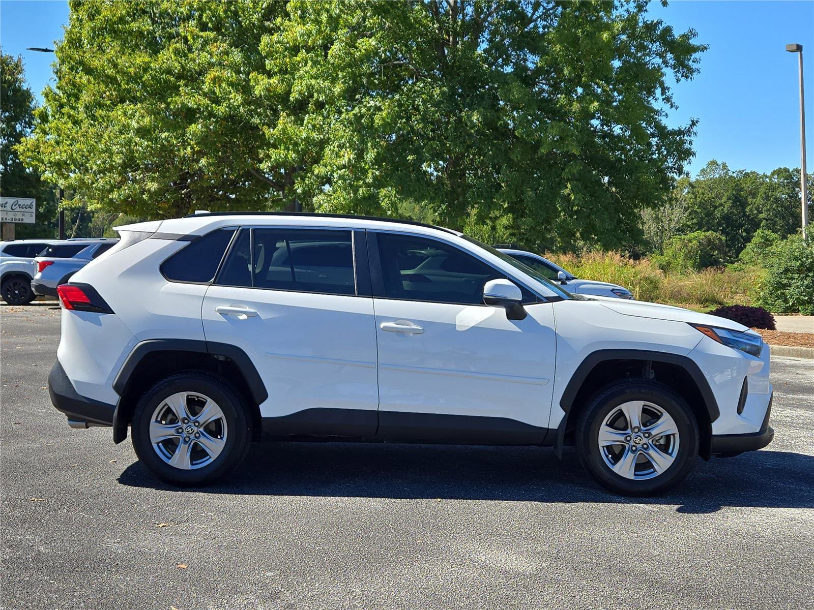 Used 2022 Toyota RAV4 XLE image 6