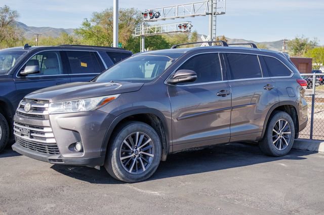 Used 2017 Toyota Highlander XLE w/ Protection Package #3 AWD/4WD image 4