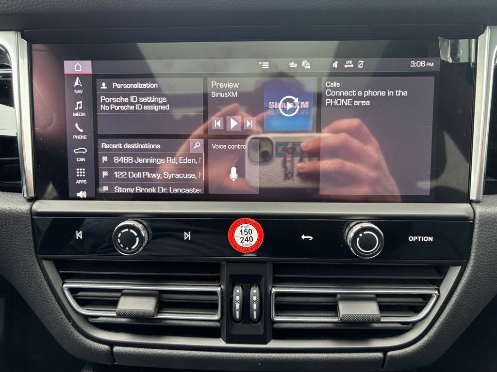 Certified 2026 Porsche Macan AWD/4WD image 10