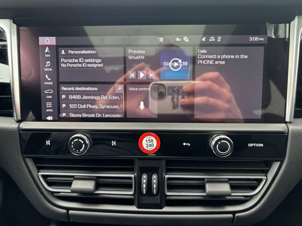 Certified 2026 Porsche Macan AWD/4WD image 10