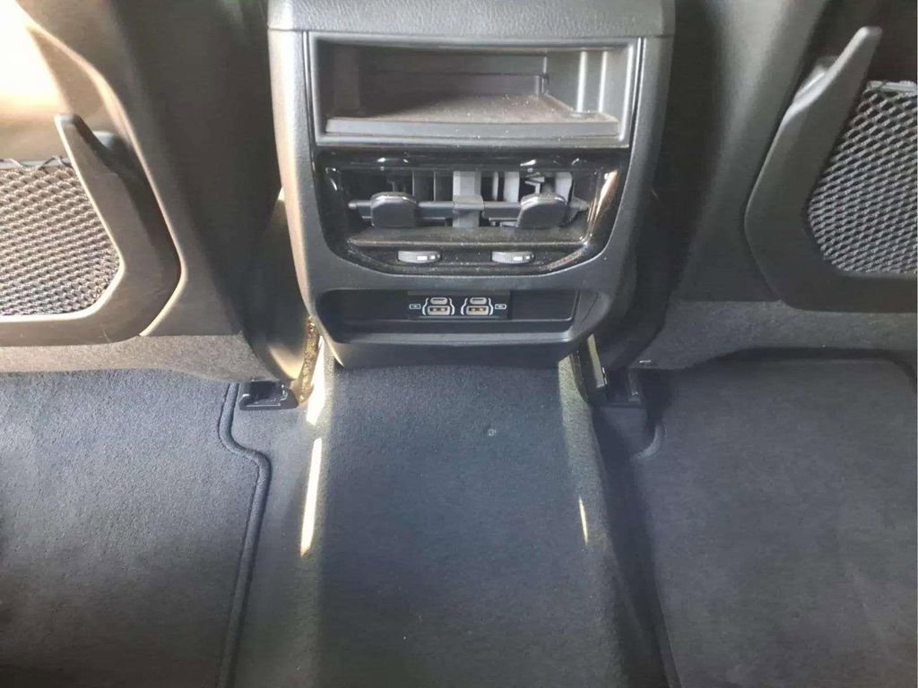 Used 2025 Jeep Grand Cherokee Laredo X image 13