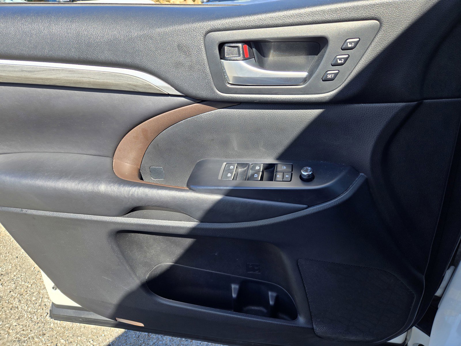 Used 2017 Toyota Highlander Limited Platinum w/ Carpet Mat Package image 25