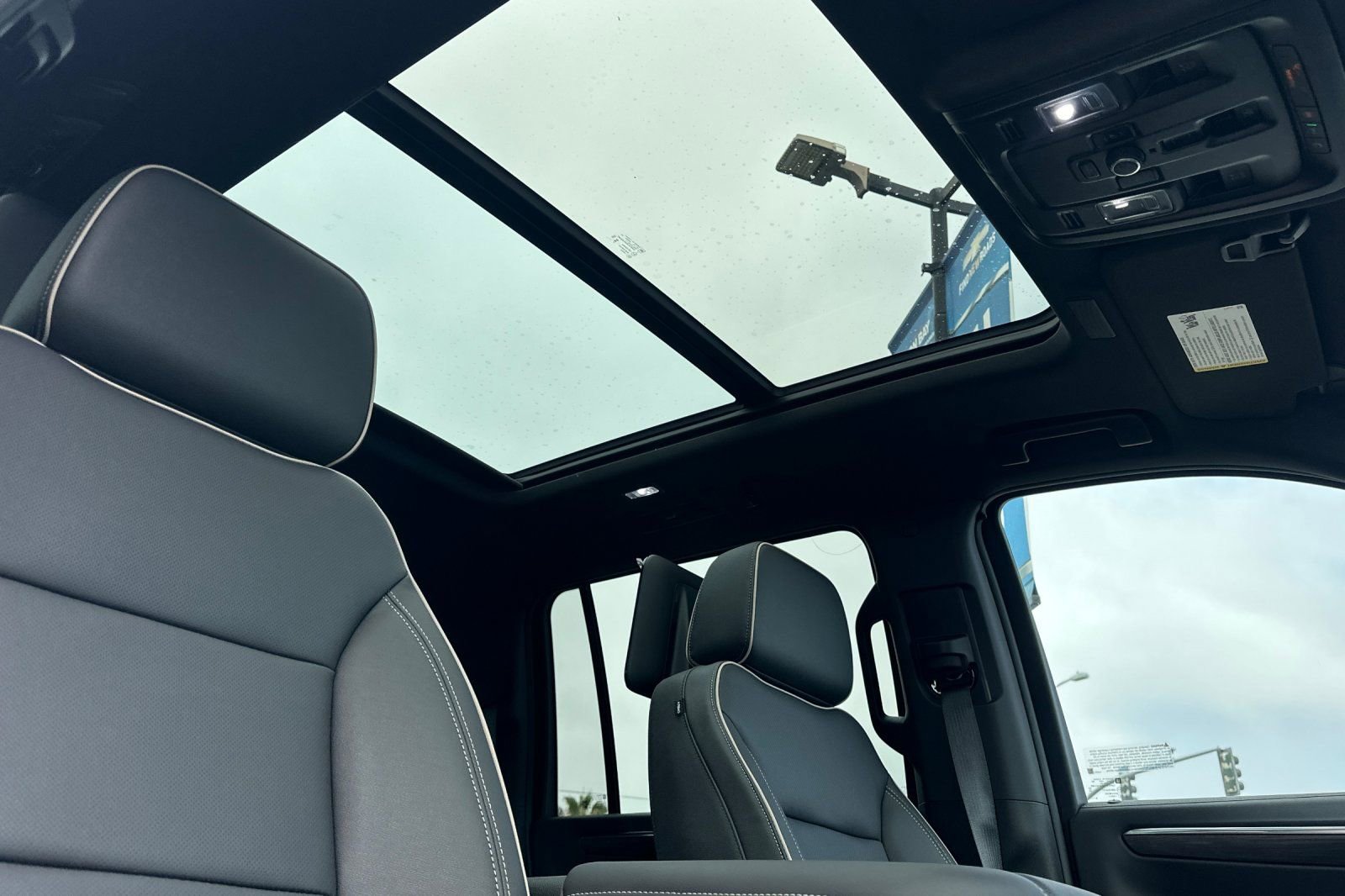 New 2025 Chevrolet Suburban Premier image 19