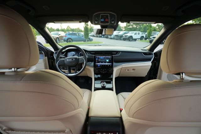 Used 2023 Jeep Grand Cherokee L Limited w/ Luxury Tech Group II RWD image 24