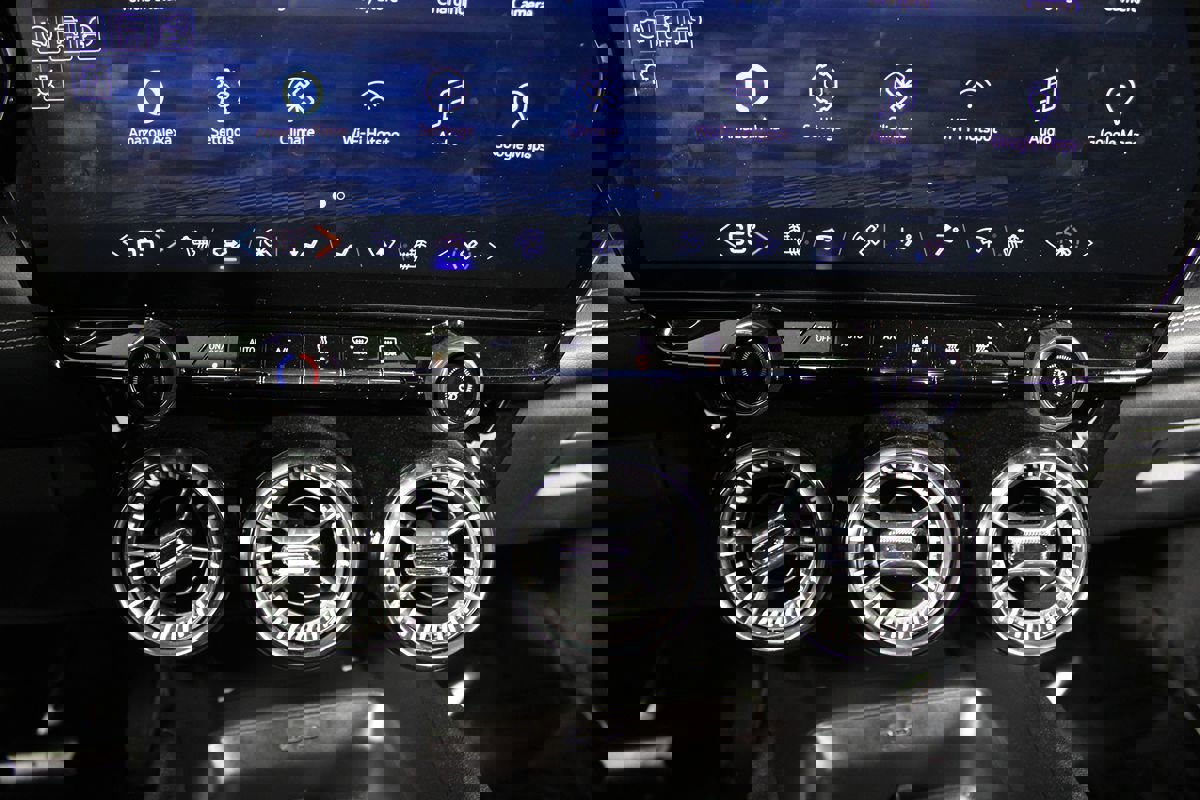 Used 2024 Chevrolet Blazer EV LT image 15