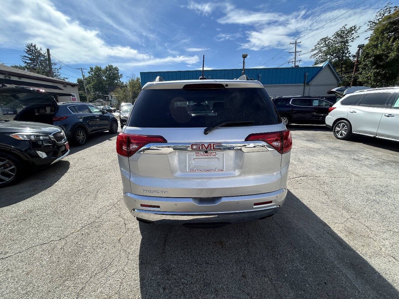 Used 2017 GMC Acadia Denali w/ Technology Package FWD image 12