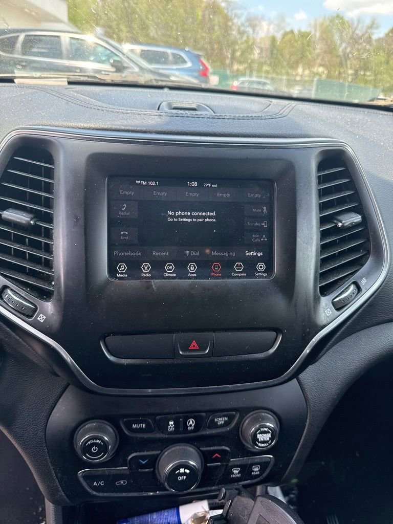 Used 2019 Jeep Cherokee Latitude w/ Popular Appearance Group image 18