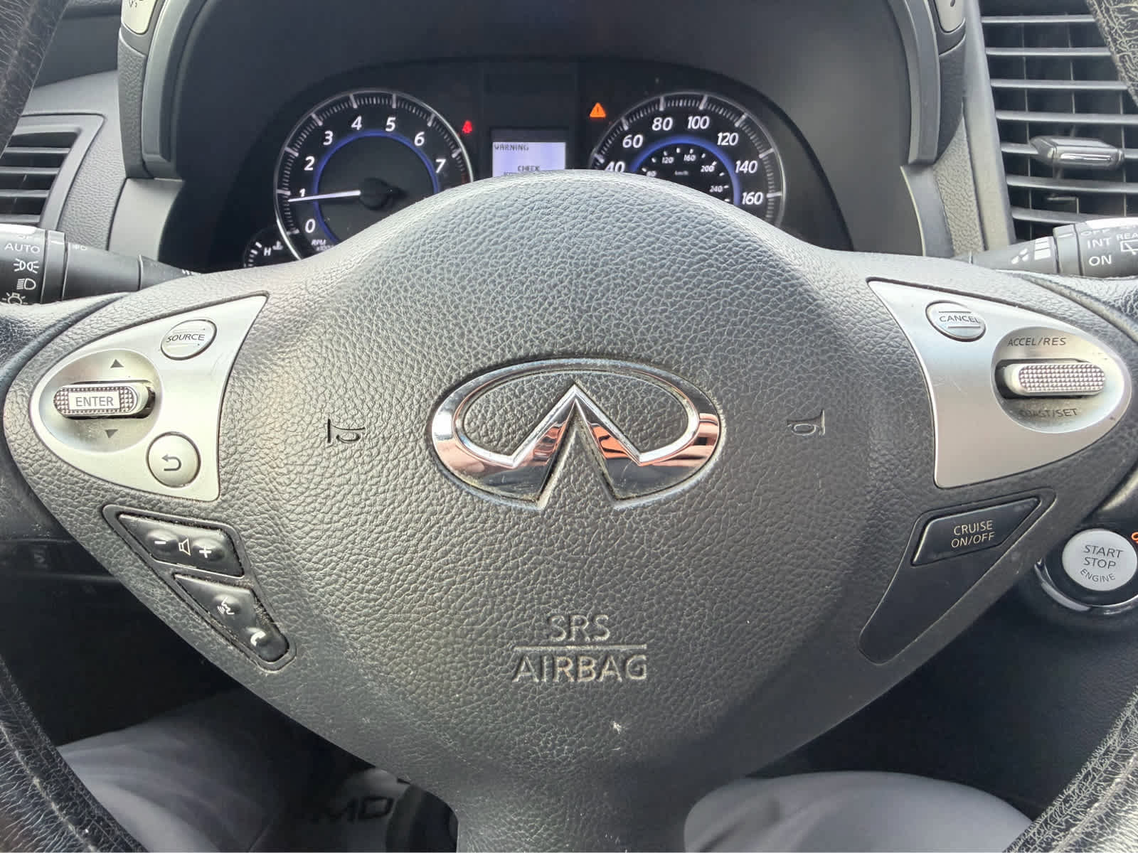 Used 2017 INFINITI QX70 AWD w/ Premium Package image 22