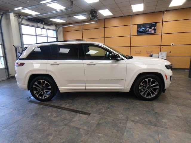 Used 2024 Jeep Grand Cherokee Overland w/ Luxury Tech Group IV image 8
