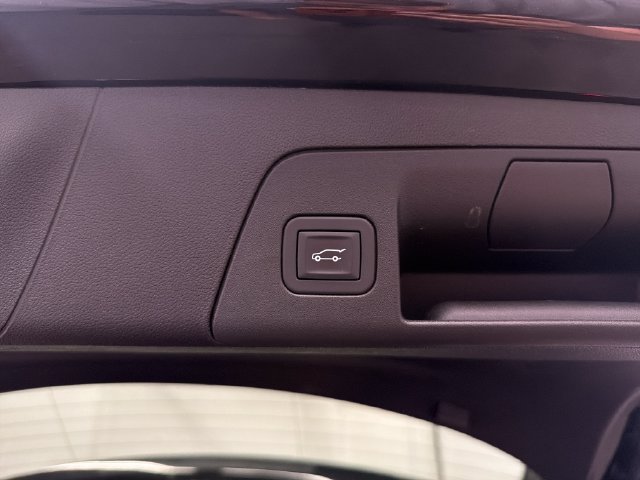 Used 2025 Buick Envision Avenir AWD/4WD image 32
