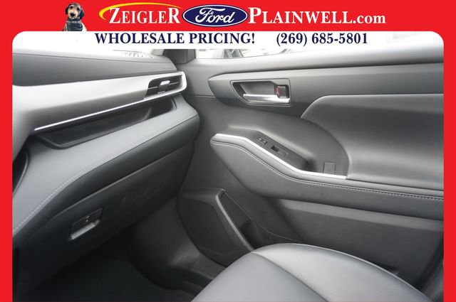 Used 2023 Toyota Highlander XLE image 35