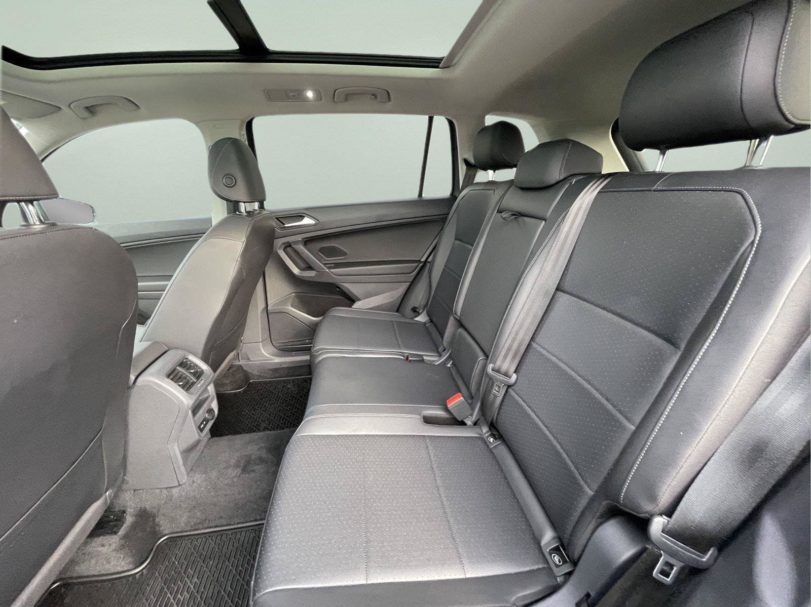 Used 2020 Volkswagen Tiguan SEL AWD/4WD image 17