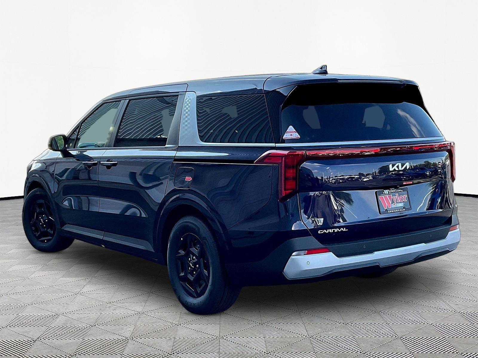 New 2027 Kia Carnival FWD image 4