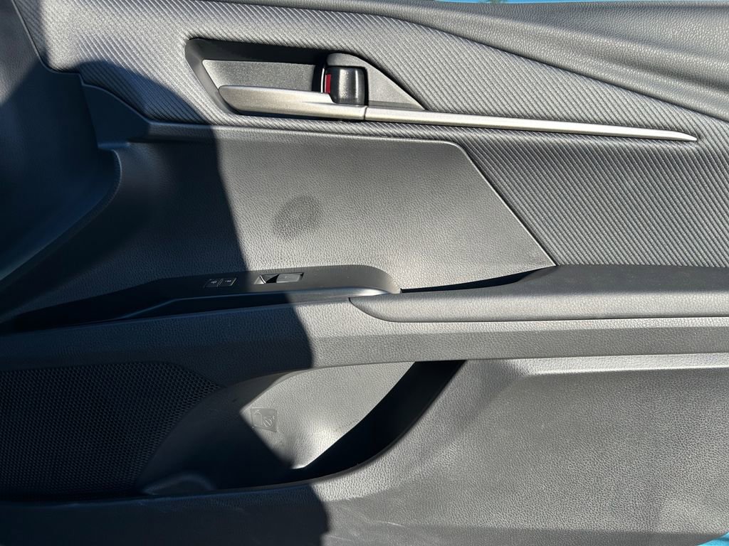 Used 2025 Toyota Camry SE w/ Convenience Package image 25