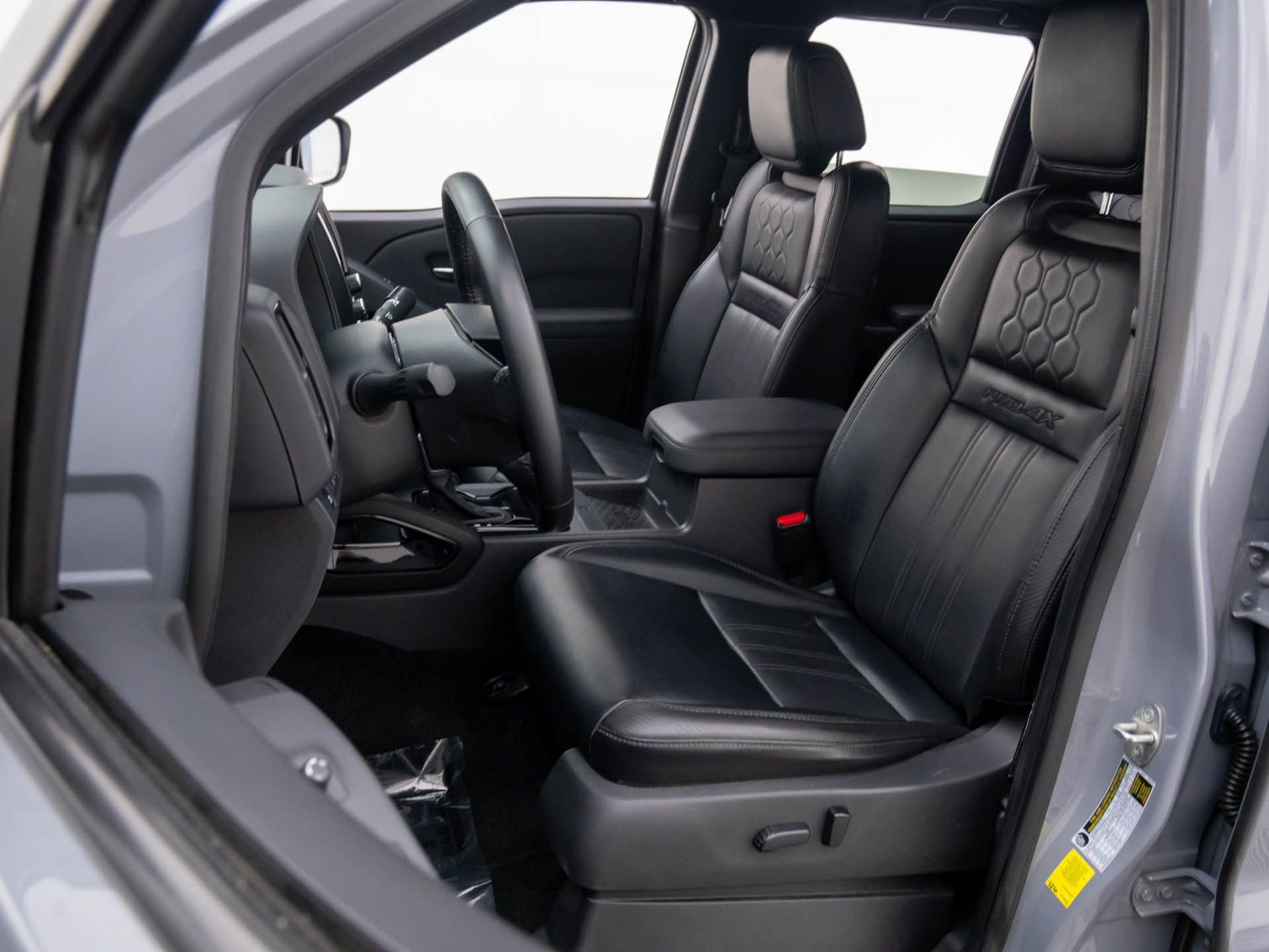 Used 2022 Nissan Frontier PRO-4X w/ Pro-4X Premium Package image 17