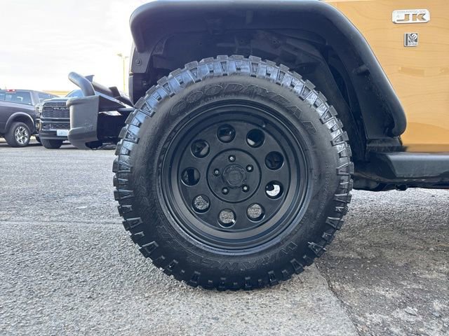 Used 2013 Jeep Wrangler Unlimited Sahara w/ Mopar Chrome Edition Group image 17