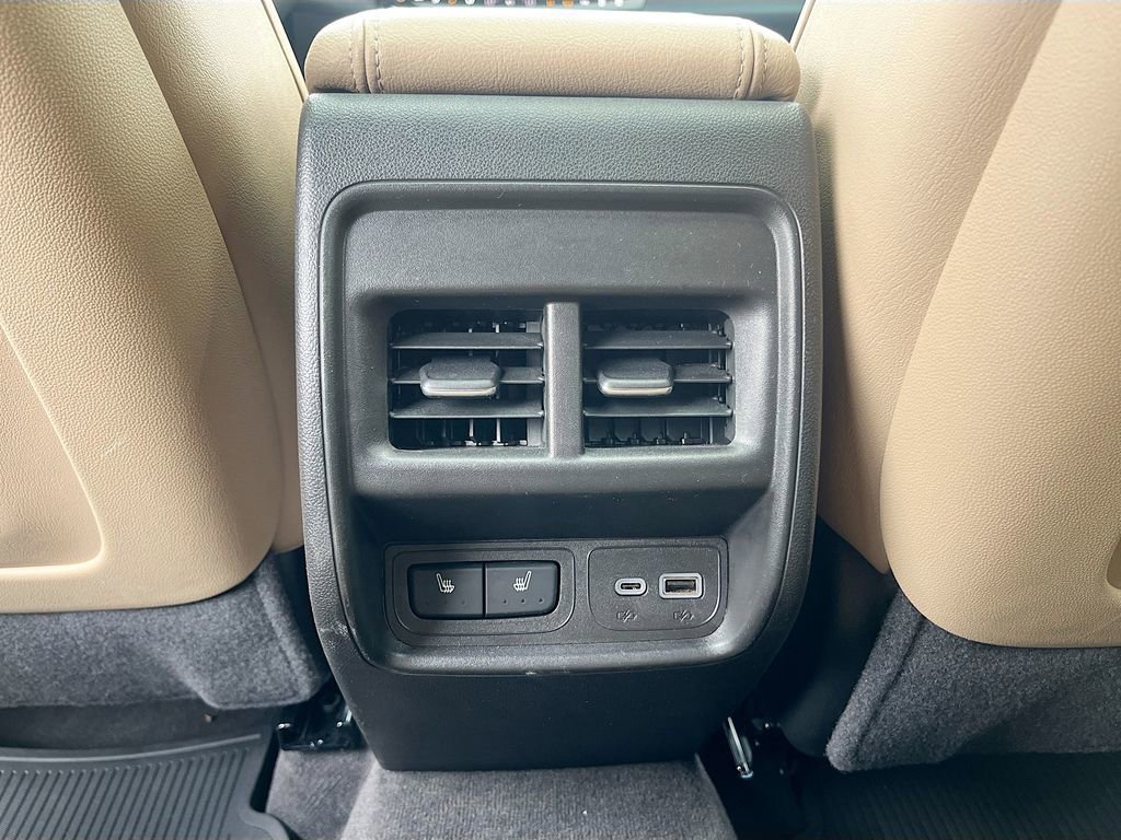 Used 2024 Cadillac XT4 Luxury w/ Cold Weather Package FWD image 26