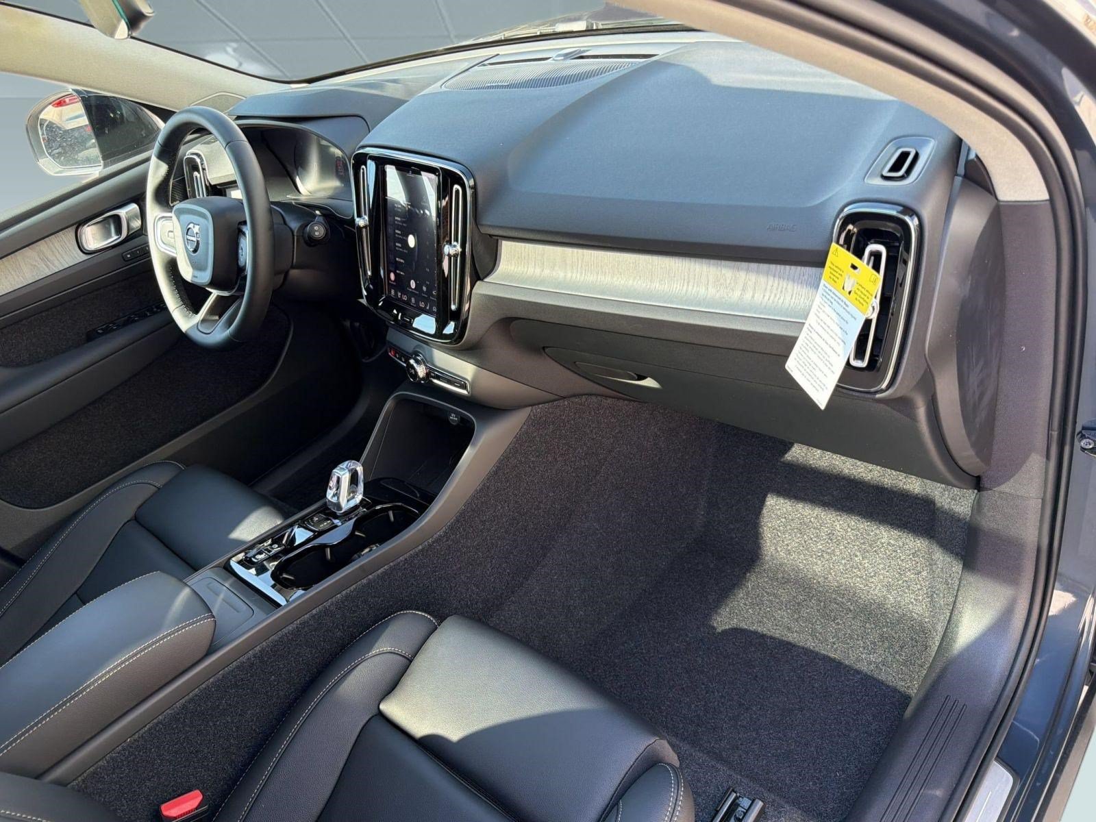 New 2026 Volvo XC40 B5 Ultra w/ Protection Package Premier AWD/4WD image 31
