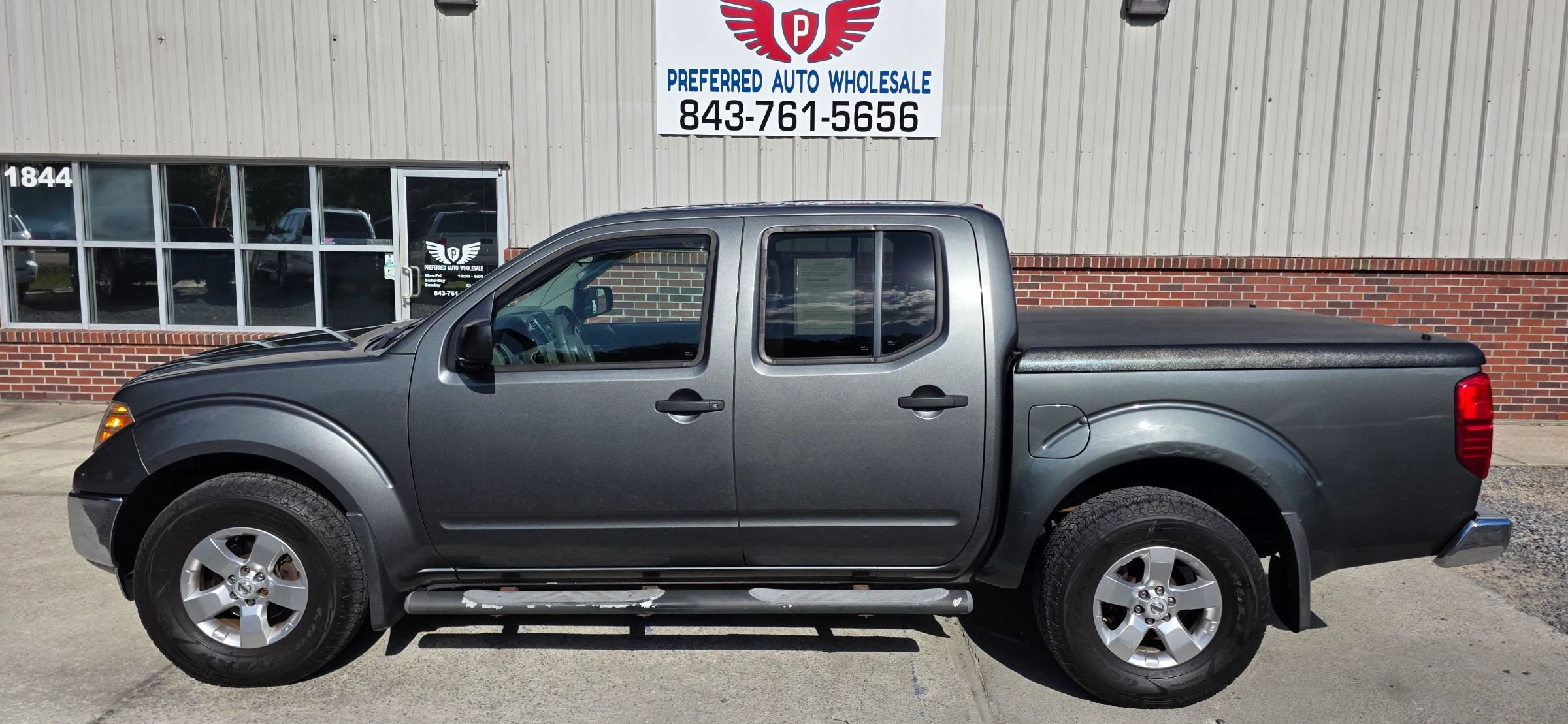 Used 2009 Nissan Frontier SE w/ SE Value Truck Pkg AWD/4WD image 3