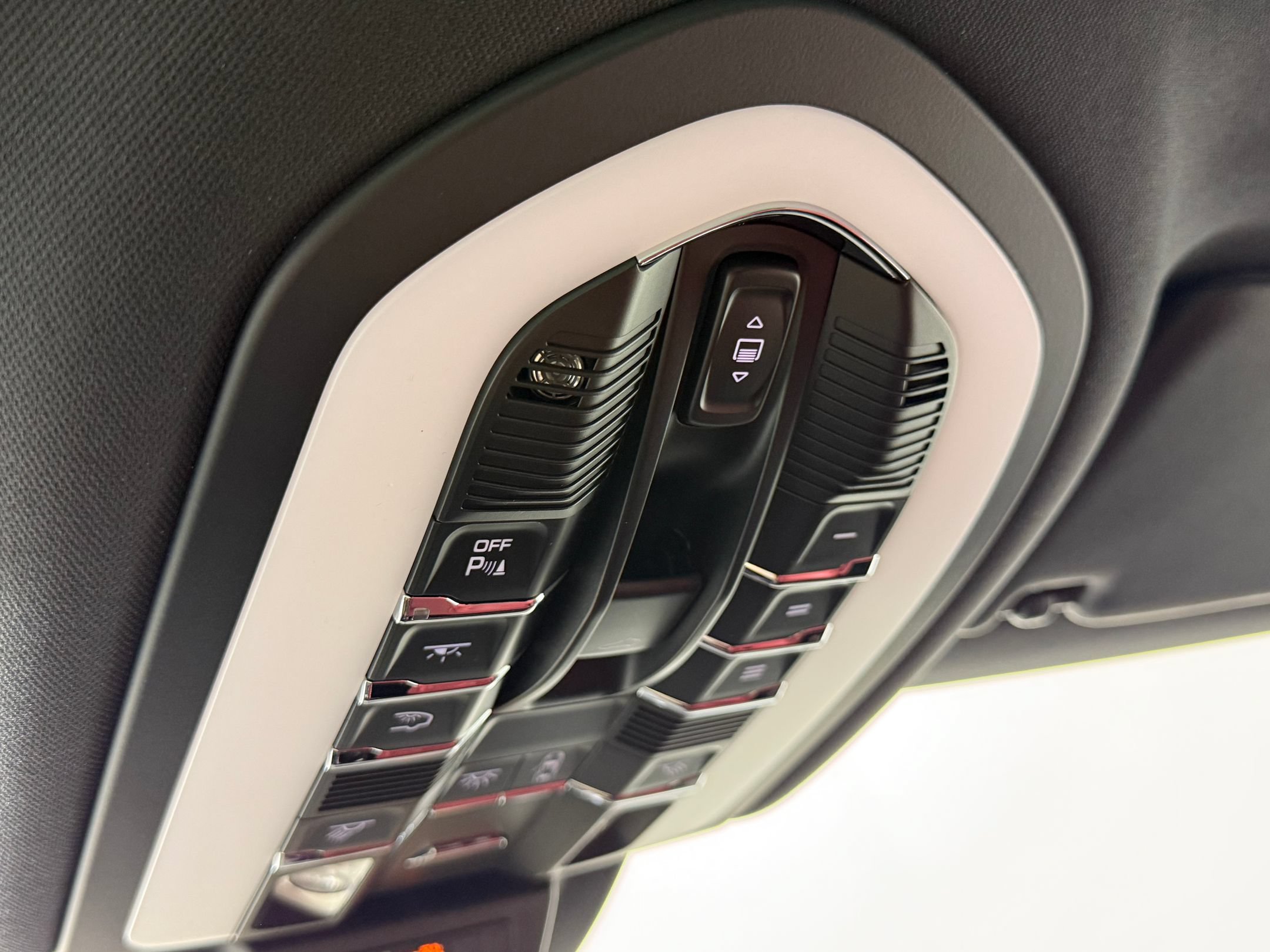 Certified 2026 Porsche Macan AWD/4WD image 27