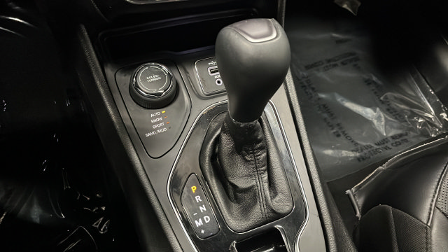 Used 2020 Jeep Cherokee Limited AWD/4WD image 18