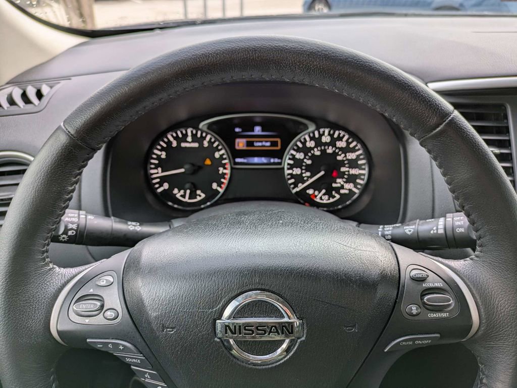 Used 2020 Nissan Pathfinder SV image 38