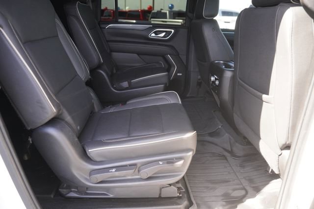 Used 2023 GMC Yukon XL SLT w/ SLT Premium Package image 18
