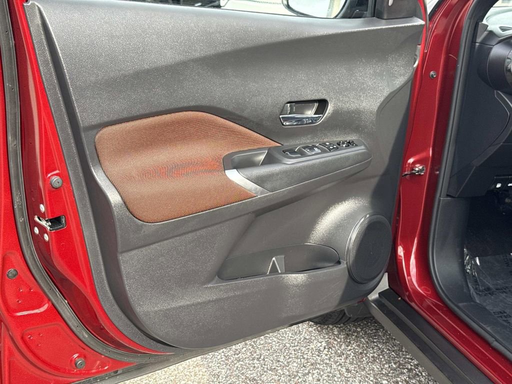 Used 2024 Nissan Kicks SR image 17