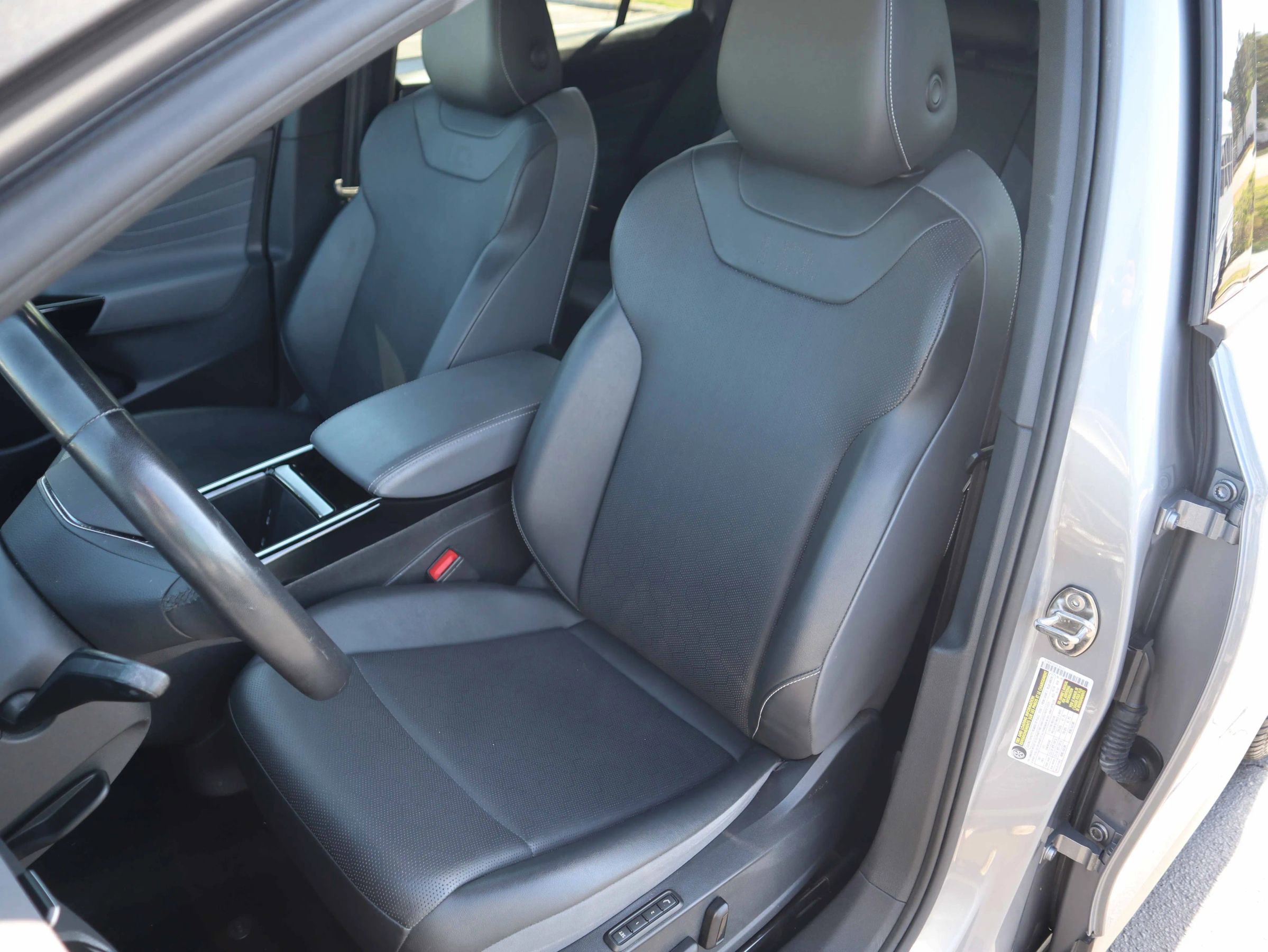 Used 2023 Volkswagen ID.4 S RWD image 2