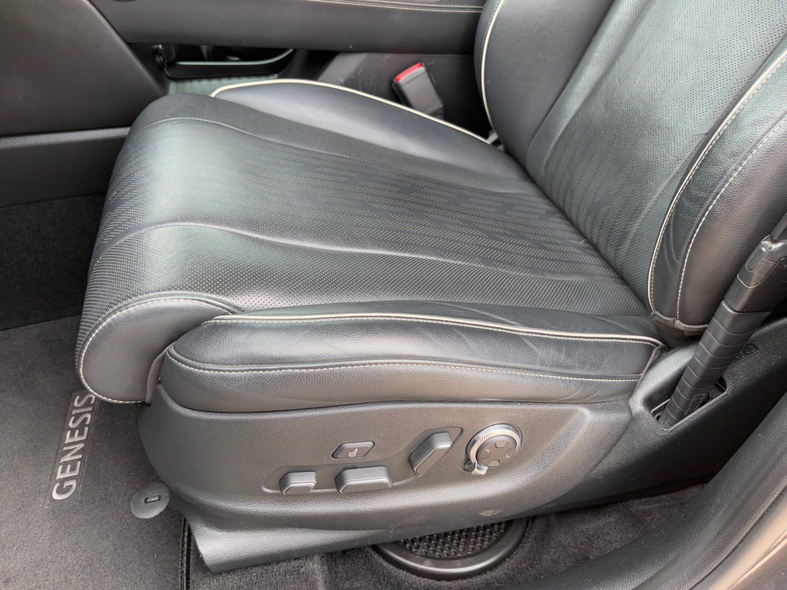 Used 2023 Genesis GV80 2.5T w/ Prestige 20" Package image 43