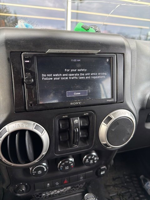 Used 2017 Jeep Wrangler Unlimited Sahara w/ Connectivity Group image 3