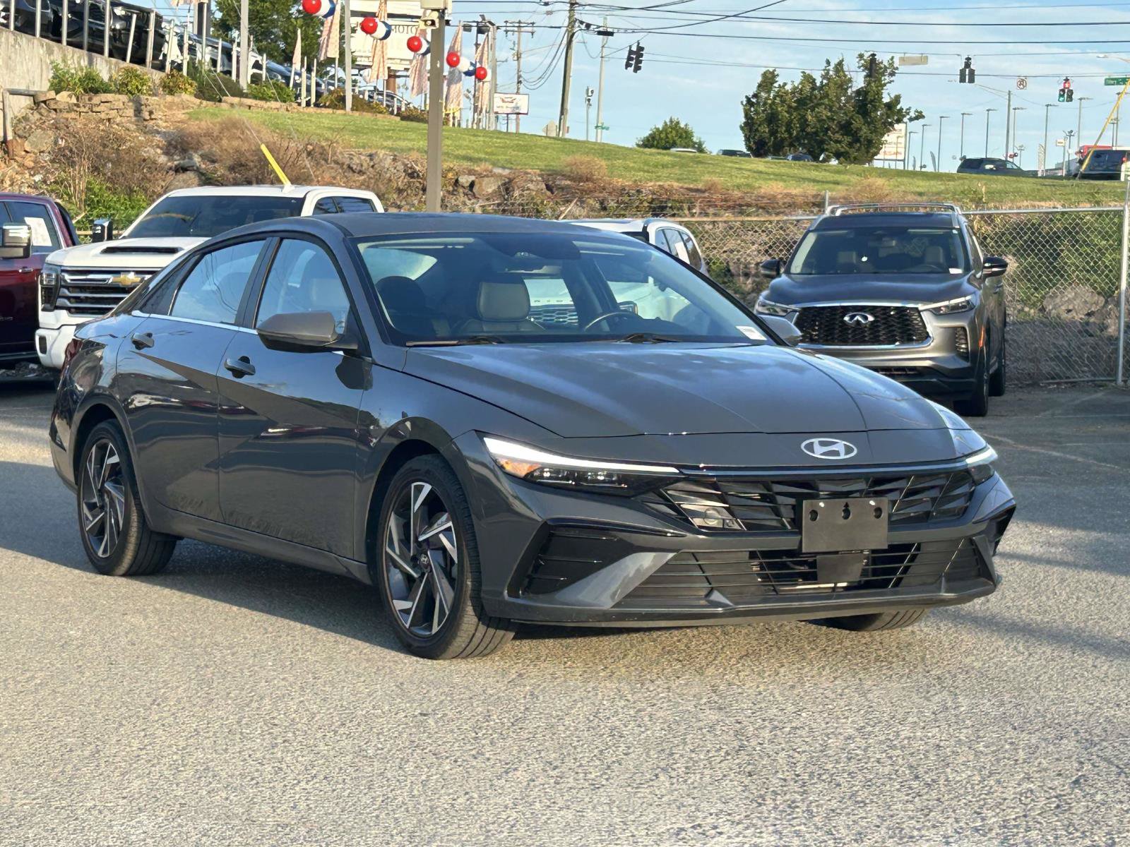 Used 2025 Hyundai Elantra Limited FWD image 1