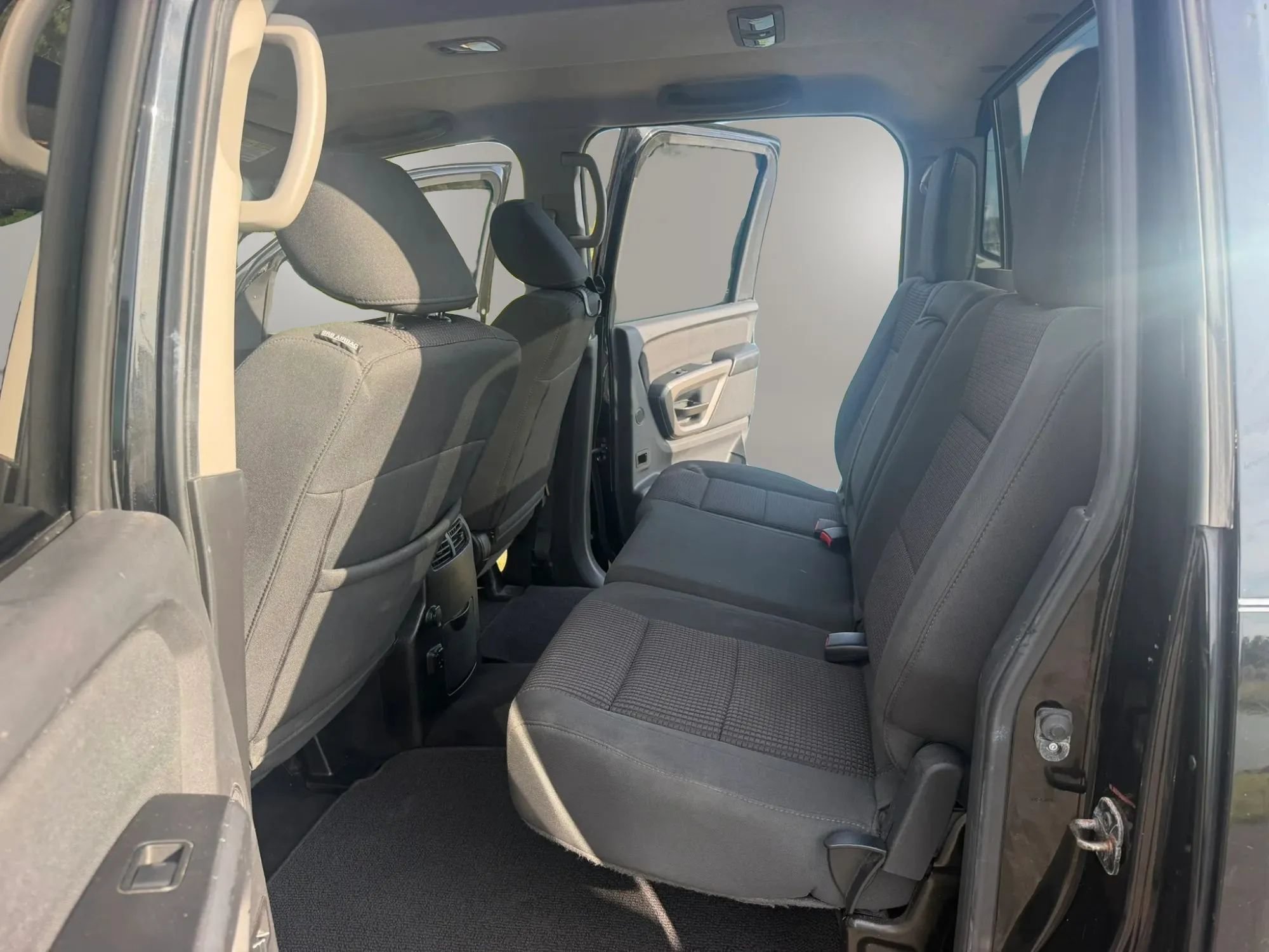 Used 2015 Nissan Titan SV w/ SV Value Truck Package RWD image 19