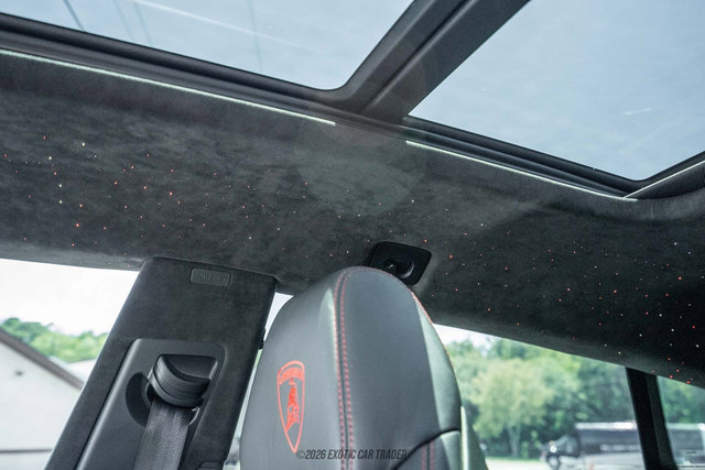 Used 2021 Lamborghini Urus AWD/4WD image 23