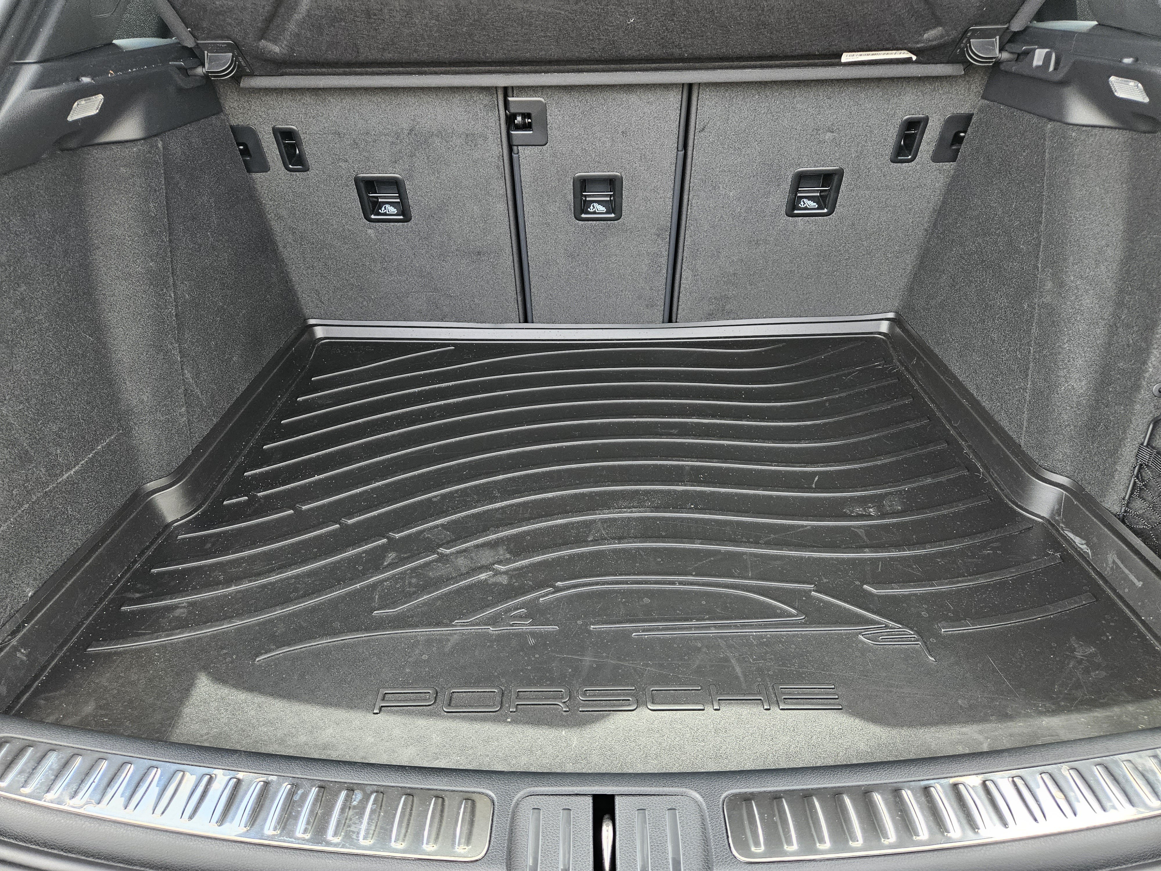 Certified 2026 Porsche Macan Turbo AWD/4WD image 31