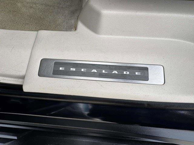 Used 2021 Cadillac Escalade Premium Luxury Platinum AWD/4WD image 48