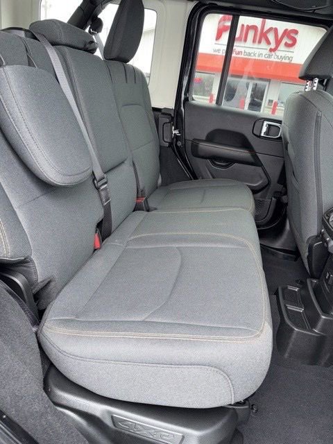 Used 2025 Jeep Wrangler Sahara 4xe image 10